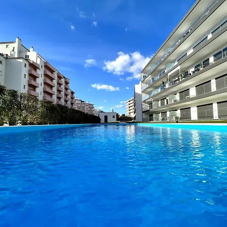 Da Rocha Twins 1 With Pool By Homing